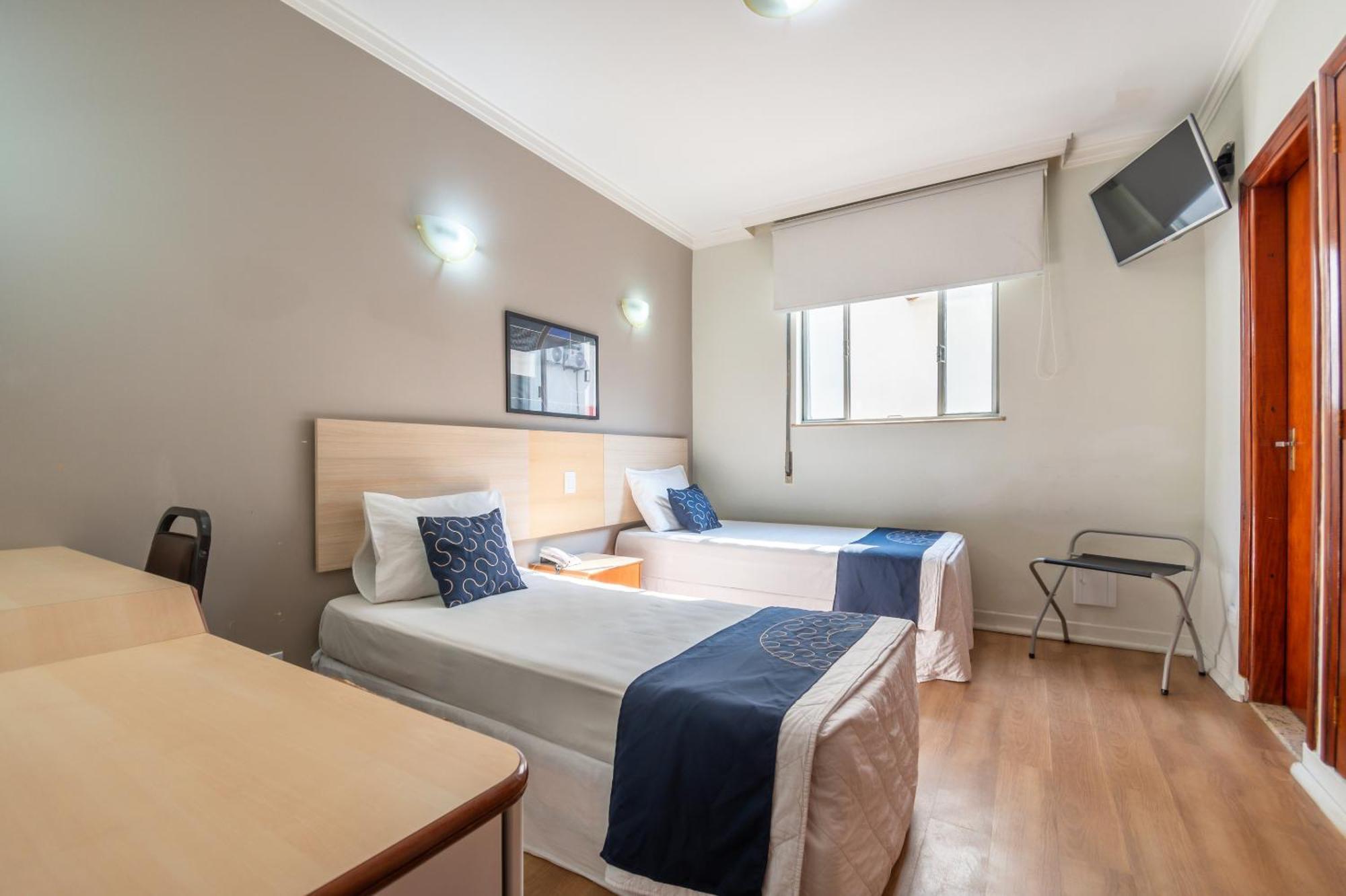Quarto com 2 Camas de Solteiro